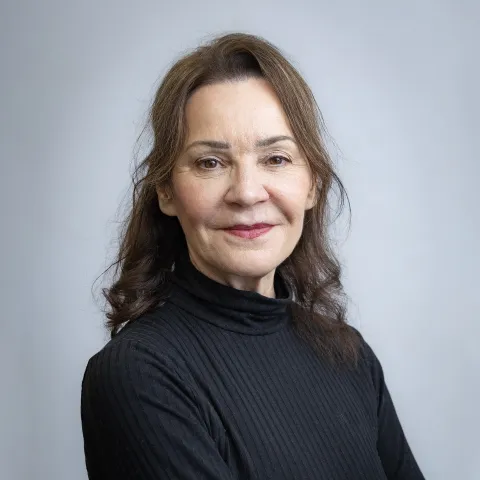 Lisa Dobson headshot