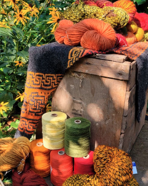 Fall display of yarns and fibres